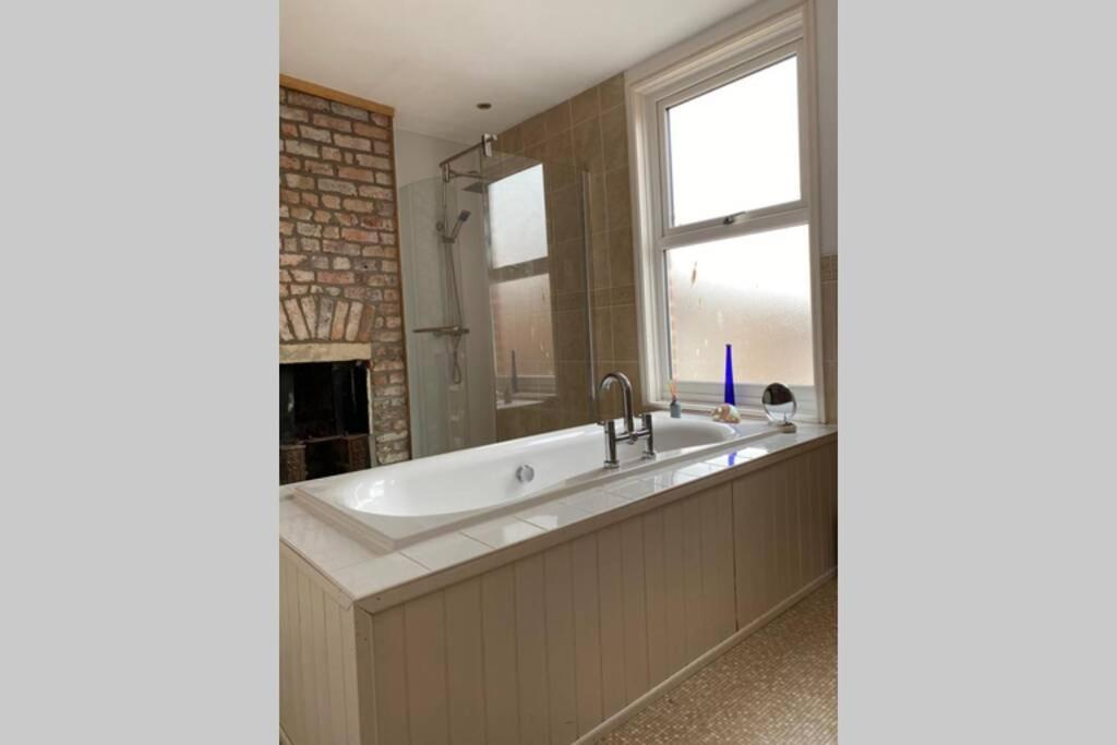 הוילה סקארבורו 200 Year Old Large Townhouse With Sea Views מראה חיצוני תמונה
